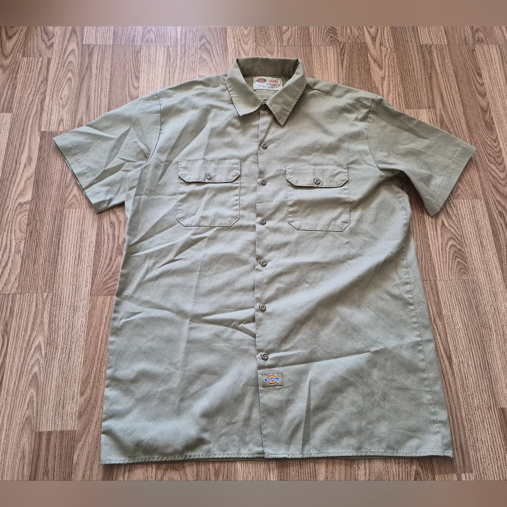 Dickies Men's Tan Button Down Shirt
